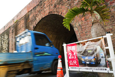 恆春古城西門將禁行四輪車 居民盼路擋重新設計