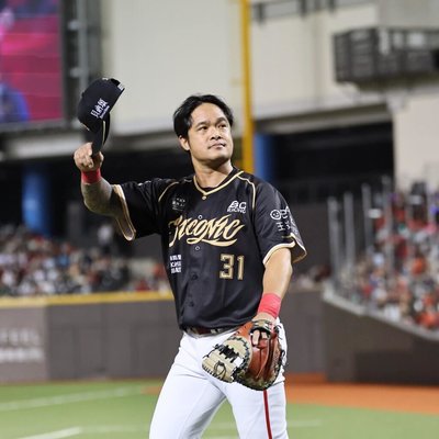 林智勝引退公益拍賣逾118萬 一半捐花蓮光復國中