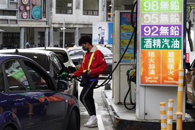中油:27日起汽油漲0.5元 95無鉛汽油每公升28.5元