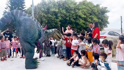馬公市幼兒園有恐龍 萬聖節搞怪小朋友又驚又喜
