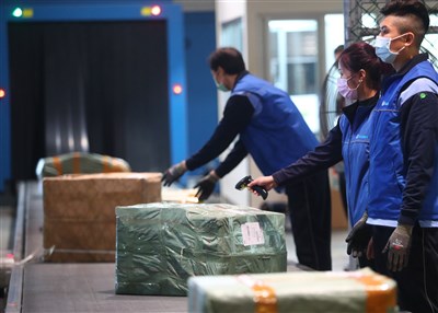 傳中國電商肉製品直送台灣 財部:包裹全數經X光查驗