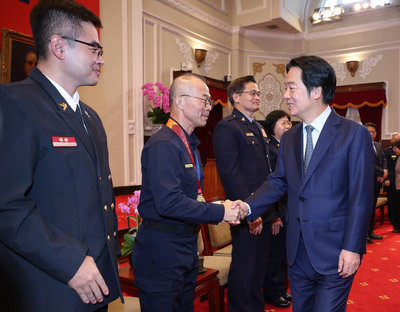 賴總統:警消都是英勇超人 國家引以為榮