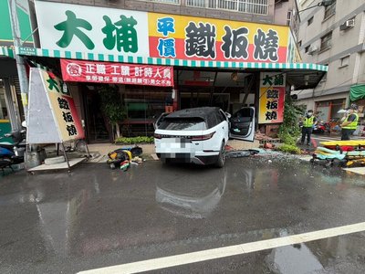 台中休旅車疑失控撞進店家 駕駛傷重死亡
