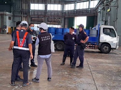 強闖焚化廠倒外縣市廚餘 屏東地院裁定2人交保