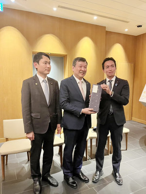 民進黨青年局訪日會李逸洋 與自民黨青年成員交流