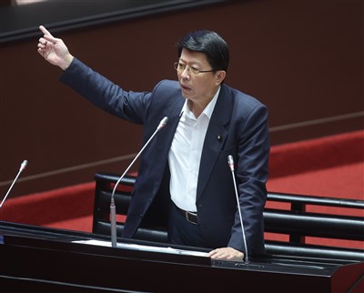 謝龍介立院質詢 疑將主委誤認為部長