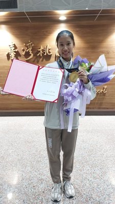 苗栗學子潘筱晴堅毅自律 巴林亞青運跆拳道摘金