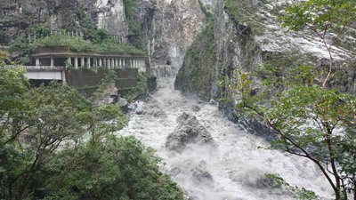 燕子口堰塞湖成功拆彈 馬太鞍溪堰塞湖仍有隱憂