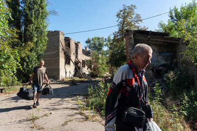 砲聲下的呼喚:烏克蘭志工尋找前線的最後老人
