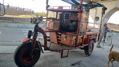 彰化芳苑潮間帶觀光鐵牛蚵車翻覆　釀10人擦挫傷