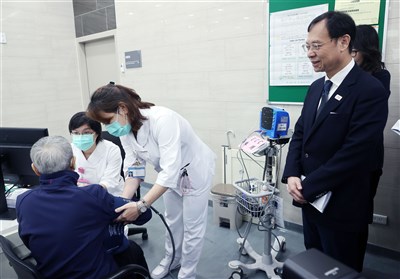 假日急症中心首日逾169人次看診　發燒、魚刺卡住來求助