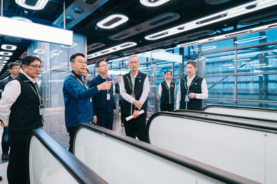 視察桃機北登機廊廳整備 交長指示做好試營運準備