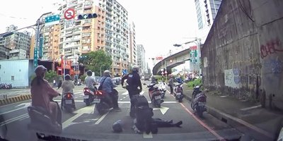 新北翁騎車突倒地無呼吸　中和2警CPR救回