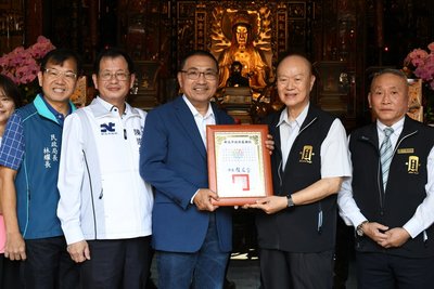 艋舺龍山寺捐850萬裝備 新北感謝充實消防能量