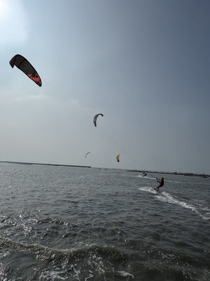 雲林風箏衝浪公開賽登場 210名選手競技