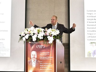 諾貝爾獎得主羅思曼訪台大 勉唯熱愛才能堅持科學路