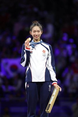 香港奧運劍擊金牌江旻憓 參選立法會旅遊界引熱議