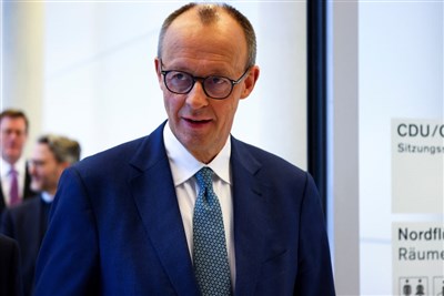 內鬥、政策停頓、民調下滑 德總理上台半年危機湧現