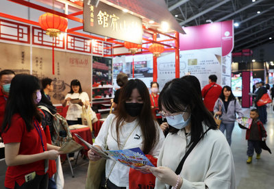 台北國際旅展4天展期買氣旺 千萬刷手現身