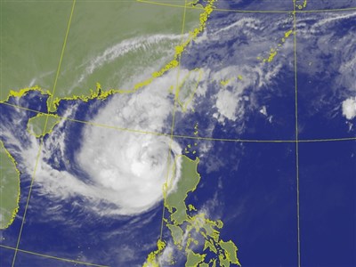 颱風鳳凰海警發布大台北、東部防豪雨　預估12日侵襲台灣