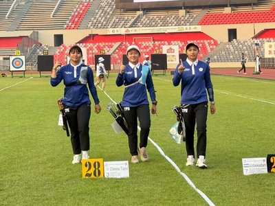 射箭亞錦賽台灣女團擊退烏茲別克　11/14與韓爭金