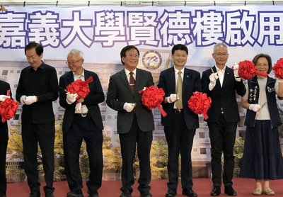 嘉大全新學生宿舍啟用 便利商店進駐還有西醫診所