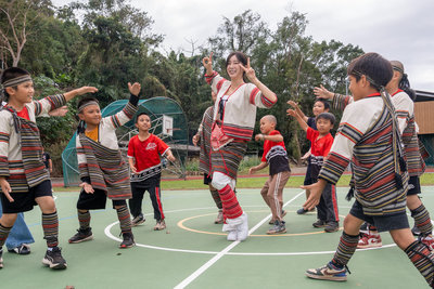 安芝儇任球芽公益大使　勉偏鄉小球員勇敢追夢