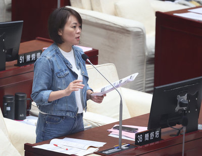 北市社會局長遭質疑圖利前東家 婦團要求簡舒培道歉