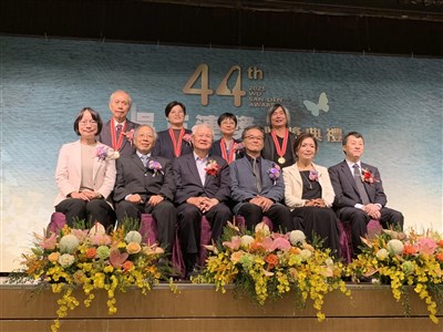 楊双子獲吳三連獎 持續以文學詮釋台灣人身分