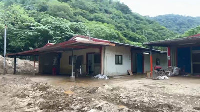 蘇澳土石流堆積鐵皮住家半層樓 連日清運外觀已現