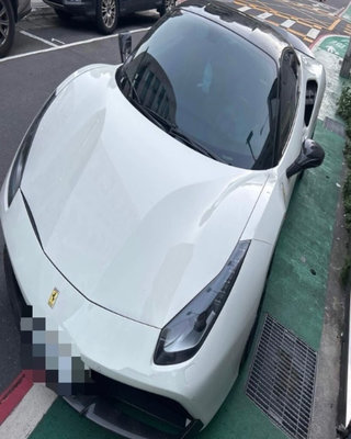 網紅疑不聽北市警勸導 涉開法拉利酒駕遭逮捕