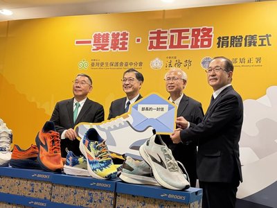 更保贈弱勢出監受刑人新鞋 盼行正途走正路