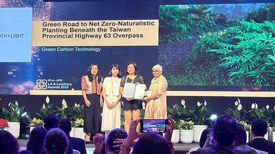 台63線高架橋下自然綠化 獲國際景觀競賽佳作