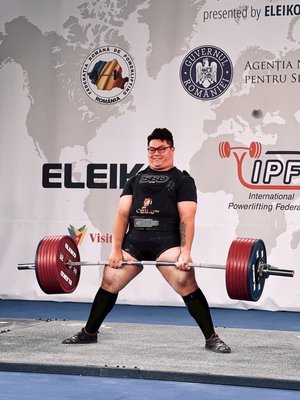 世界公開裝備健力錦標賽 大力士巫翊俅硬舉摘金