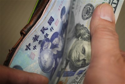 國發會談「台灣病」出口強是產業轉型非台幣貶值