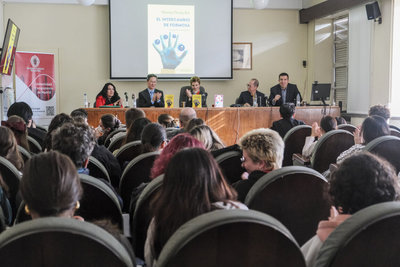 黃崇凱「新寶島」西譯本面世 馬德里首場講座爆滿