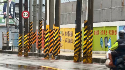 基隆西定路電桿林立將移6根　騰出路幅設接送區