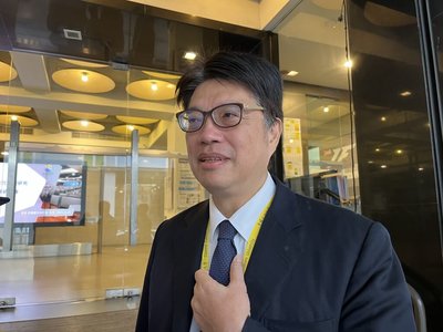 陸配參政權死亡 邱垂正:需要更多社會共識