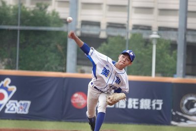 卓鴻志完投勝有棒球動漫熱血感　黑豹旗美和晉8強