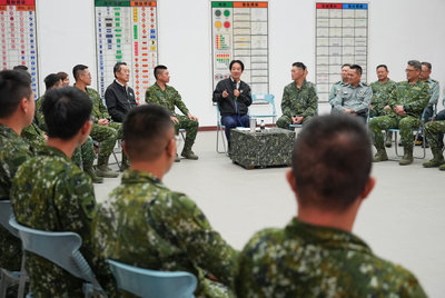 勗勉中部救災部隊　總統：軍愛民、民敬軍深植人心