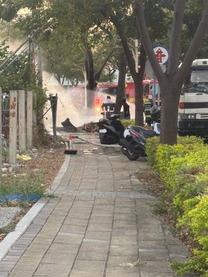 台中北屯路樹施工意外　挖斷天然氣管線緊急關閉