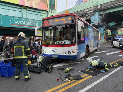 公車轉彎碰撞釀7旬男子命危 北市公運處將開罰