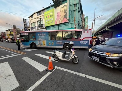 北市公車轉彎碰撞行人 8旬老翁送醫不治
