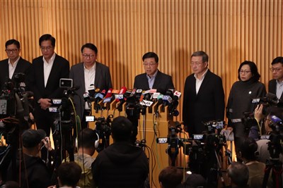 宏福苑火災大樓被棚網包圍　港府指去年巡查16次、曾提醒防火