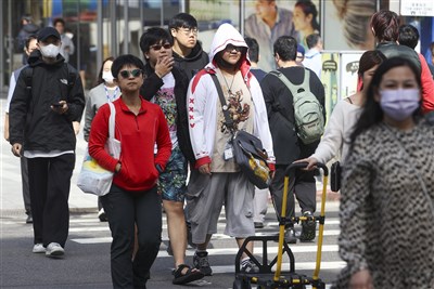 東北季風影響早晚偏涼　中部以北低溫14至15度