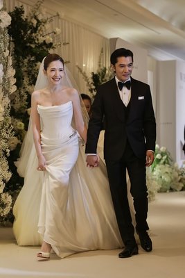 許瑋甯邱澤補辦婚禮如童話故事 回想試婚紗那刻笑了