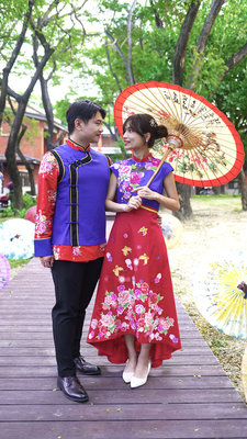 高雄客家婚禮　21對新人雨豆樹下百年好合