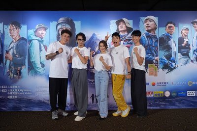 冒險實境跨3洲　台灣珍奶登吉力馬札羅做國民外交