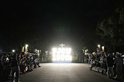 輔大校園點燈　創校百週年主燈吸睛