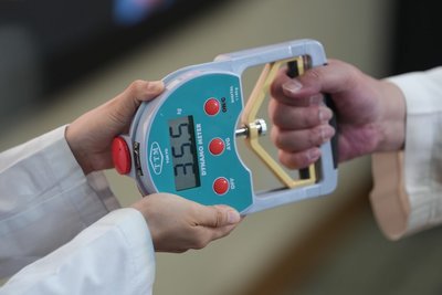 亞洲人肌力45歲起驟降　最新研究：50歲就要測肌少症